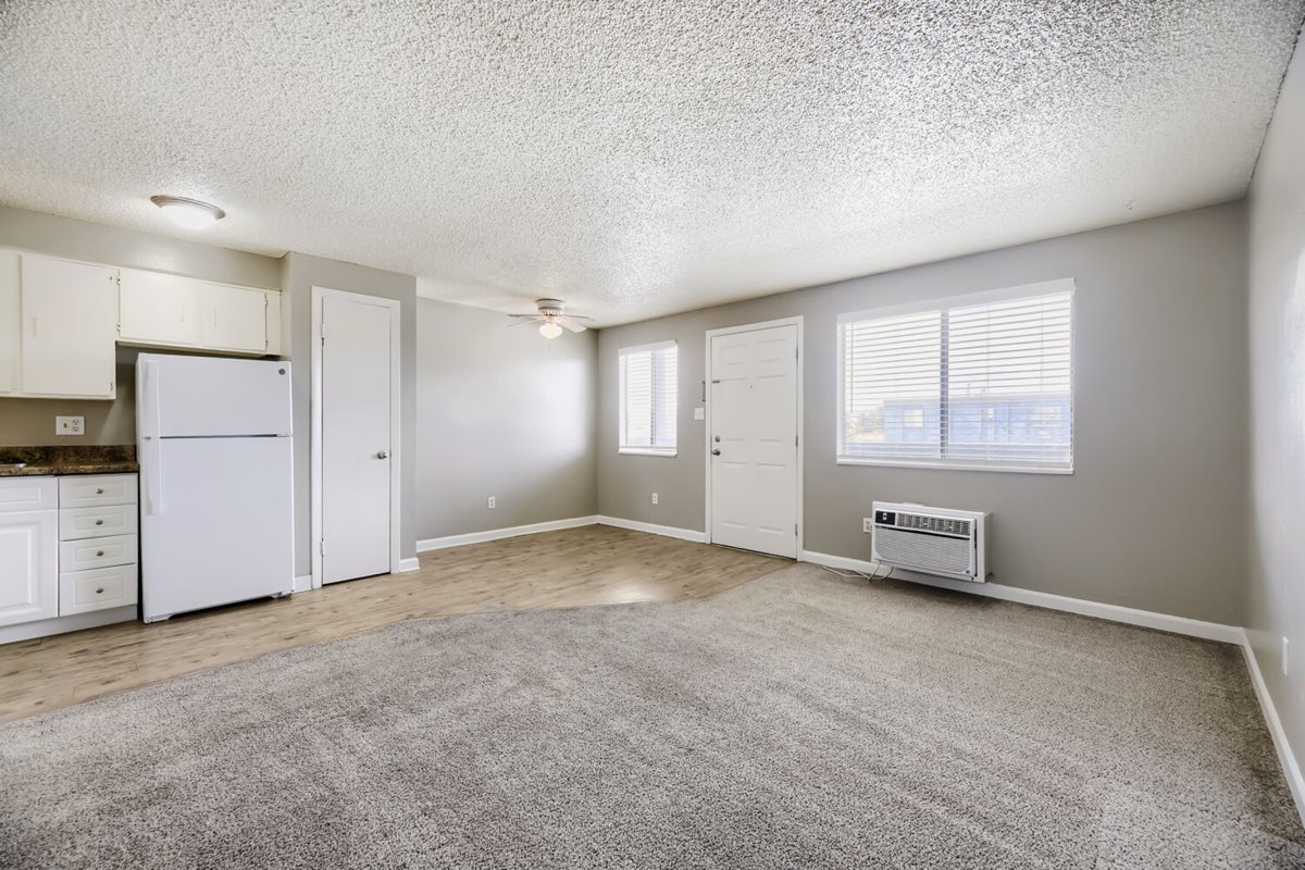Parkwood Plaza Apartments
